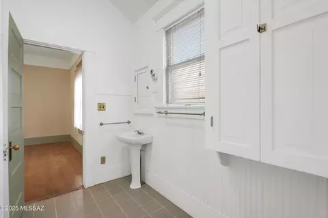 Bath - 611 E 5th St, Tucson, AZ 85705 photo 2 of 3