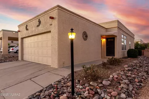 560 W Parkwood Ct, Green Valley, AZ 85614