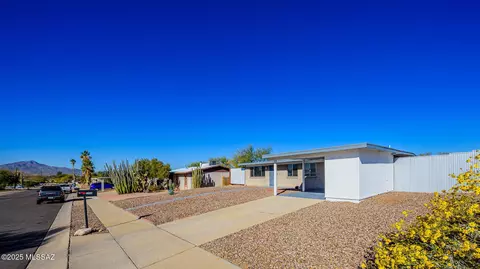 2764 W Calle Del Huerto, Tucson, AZ 85741
