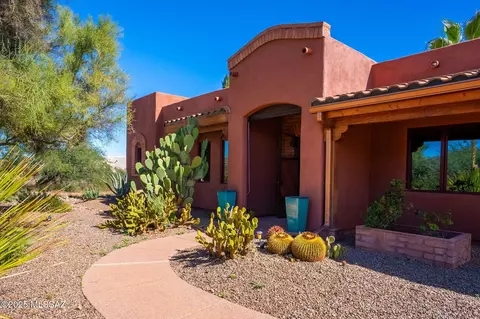 90 Elliot St, Tubac, AZ 85646