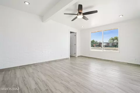 Living - 8161 E Beverly St, Tucson, AZ 85710 photo 4 of 5