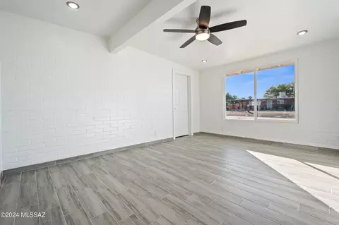 Living - 8161 E Beverly St, Tucson, AZ 85710 photo 5 of 5