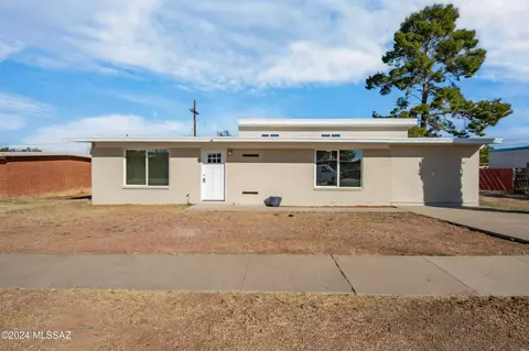 Exterior - 8161 E Beverly St, Tucson, AZ 85710 photo 1 of 4