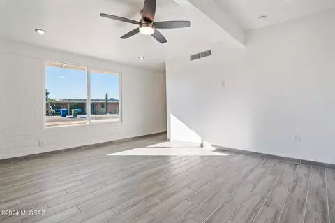 Living - 8161 E Beverly St, Tucson, AZ 85710 photo 3 of 5