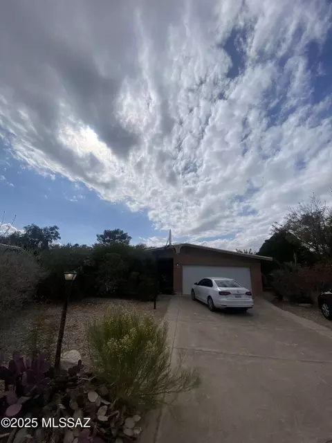 7512 E Lee Pl, Tucson, AZ 85715