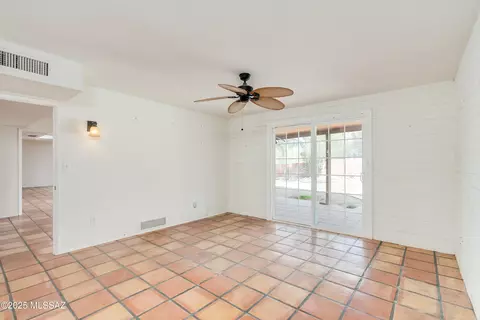 Living - 1305 E Thunderhead Cir, Tucson, AZ 85718 photo 8 of 8