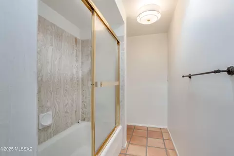Bath - 1305 E Thunderhead Cir, Tucson, AZ 85718 photo 4 of 4