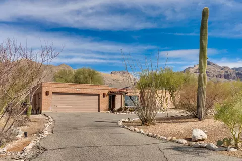 1305 E Thunderhead Cir, Tucson, AZ 85718