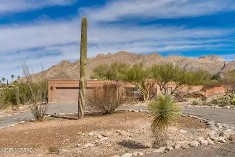 Exterior - 1305 E Thunderhead Cir, Tucson, AZ 85718 photo 2 of 8