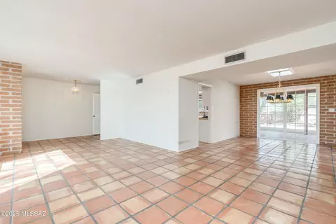 Living - 1305 E Thunderhead Cir, Tucson, AZ 85718 photo 4 of 8