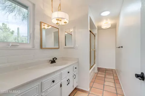 Bath - 1305 E Thunderhead Cir, Tucson, AZ 85718 photo 3 of 4