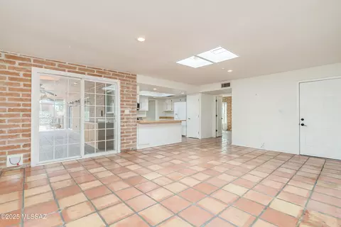 Living - 1305 E Thunderhead Cir, Tucson, AZ 85718 photo 6 of 8