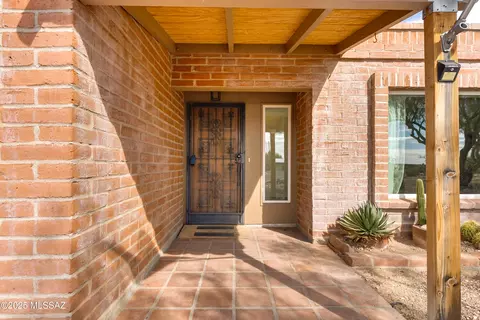 Exterior - 1305 E Thunderhead Cir, Tucson, AZ 85718 photo 3 of 8