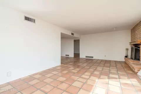 Living - 1305 E Thunderhead Cir, Tucson, AZ 85718 photo 1 of 8