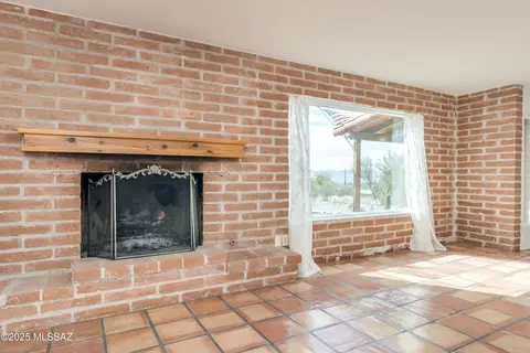 Living - 1305 E Thunderhead Cir, Tucson, AZ 85718 photo 5 of 8