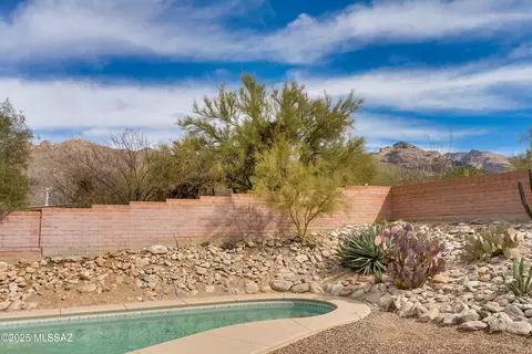 Exterior - 1305 E Thunderhead Cir, Tucson, AZ 85718 photo 7 of 8