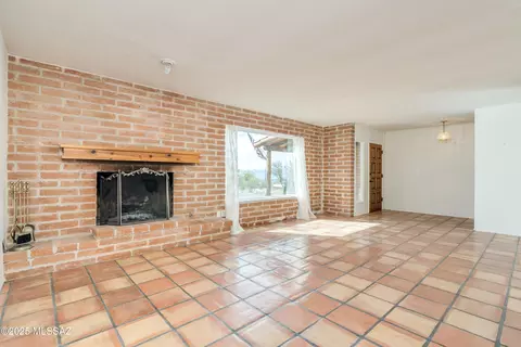 Living - 1305 E Thunderhead Cir, Tucson, AZ 85718 photo 3 of 8