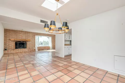 Dining - 1305 E Thunderhead Cir, Tucson, AZ 85718 photo 3 of 3