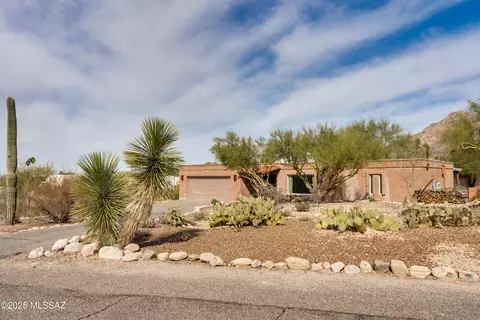 Exterior - 1305 E Thunderhead Cir, Tucson, AZ 85718 photo 6 of 8