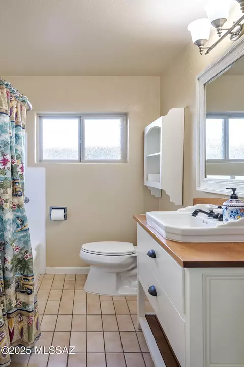 Bath - 4427 E 4th St, Tucson, AZ 85711 photo 1 of 2
