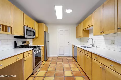 Kitchen - 4427 E 4th St, Tucson, AZ 85711 photo 5 of 5