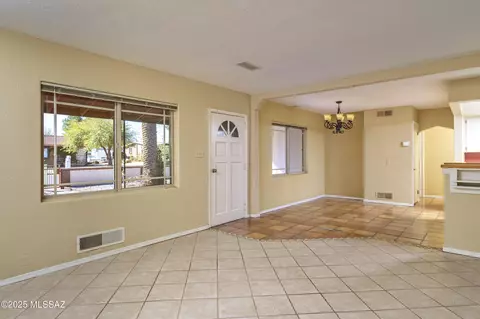 Living - 4427 E 4th St, Tucson, AZ 85711 photo 1 of 5
