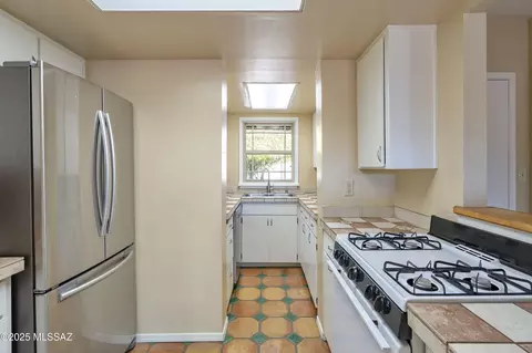 Kitchen - 4427 E 4th St, Tucson, AZ 85711 photo 2 of 5