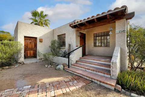 2340 E Hawthorne St, Tucson, AZ 85719