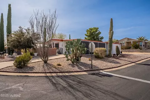 251 W Olive Dr, Green Valley, AZ 85614