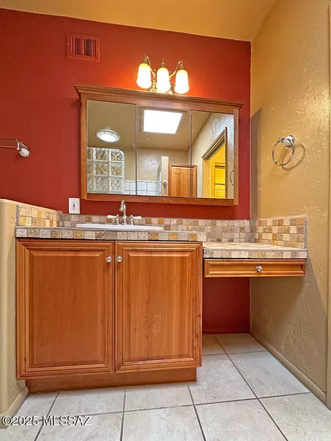 8034 E Shadow Ln, Tucson, AZ 85750 photo 29
