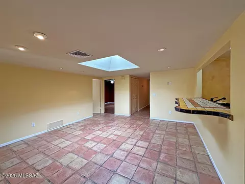 8034 E Shadow Ln, Tucson, AZ 85750 photo 12
