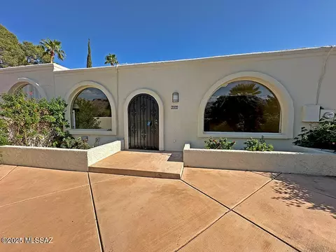 8034 E Shadow Ln, Tucson, AZ 85750