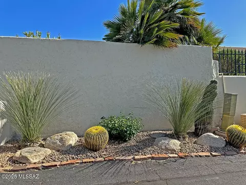 8034 E Shadow Ln, Tucson, AZ 85750 photo 3
