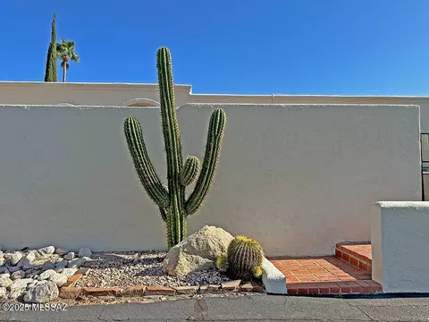 8034 E Shadow Ln, Tucson, AZ 85750 photo 4