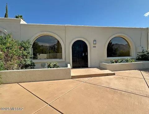 8034 E Shadow Ln, Tucson, AZ 85750 photo 2