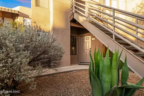 6655 N Canyon Crest Dr #11165, Tucson, AZ 85750
