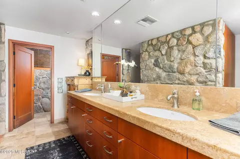 Bath - 1225 E Magee Rd, Tucson, AZ 85718 photo 2 of 5