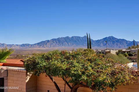 1389 W Camino Calderon, Green Valley, AZ 85622