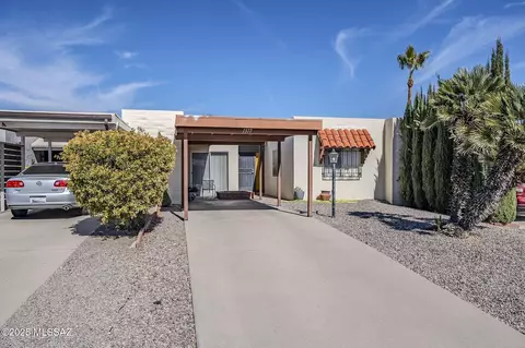 1377 S Desert Meadows Cir, Green Valley, AZ 85614