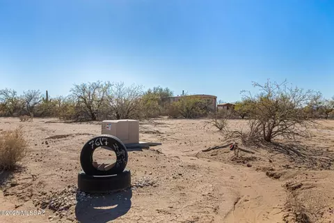 7617 N Shaky Rock Trl, Tucson, AZ 85743