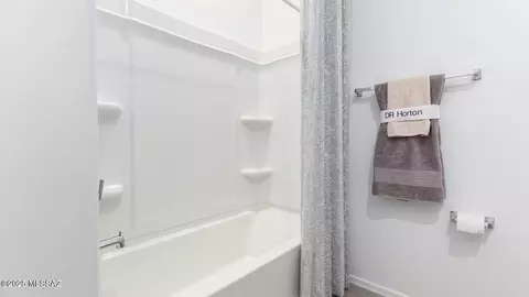 Bath - 9823 E Gray Hawk Dr, Tucson, AZ 85730 photo 2 of 4