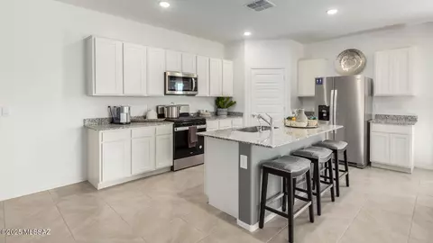 Kitchen - 9823 E Gray Hawk Dr, Tucson, AZ 85730 photo 1 of 3
