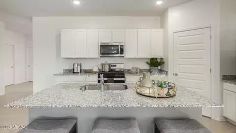 Kitchen - 9823 E Gray Hawk Dr, Tucson, AZ 85730 photo 2 of 3