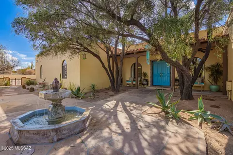 560 E Canyon View Dr, Tucson, AZ 85704