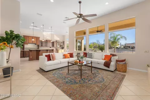 1870 E Longspur Pl, Green Valley, AZ 85614