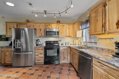 Kitchen - 4055 E 5th St, Tucson, AZ 85711 photo 2 of 3