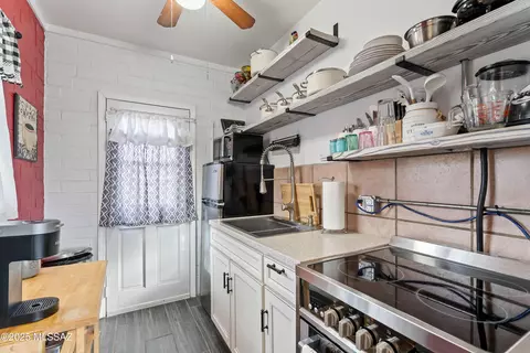 Kitchen - 4055 E 5th St, Tucson, AZ 85711 photo 3 of 3