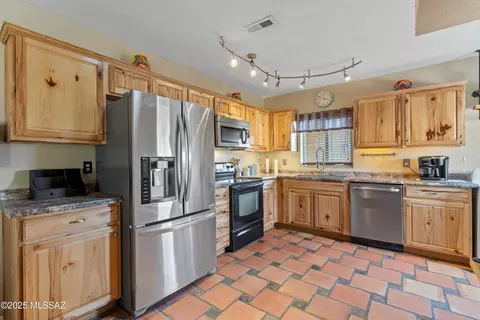 Kitchen - 4055 E 5th St, Tucson, AZ 85711 photo 1 of 3
