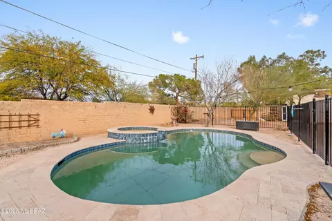 Exterior - 4055 E 5th St, Tucson, AZ 85711 photo 6 of 7
