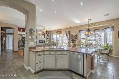 Kitchen - 10792 E Grass Spring Pl, Tucson, AZ 85748 photo 5 of 5